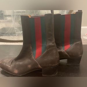 Vintage Worn-in Gucci Boots! Brown leather w/classic red and green Gucci stripes